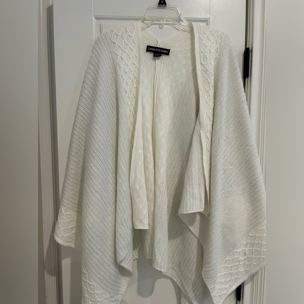 NWOT Charlotte Daniel One Size Wrap